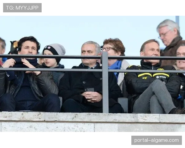 荷兰国家队教练组现身德甲看台，考察目标球员转换阶段表现